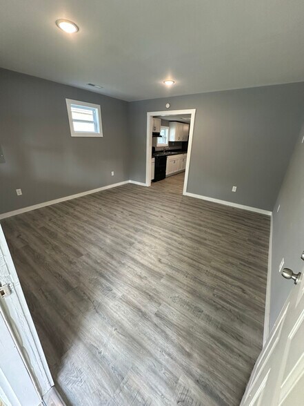 Building Photo - 504 W Hackberry St
