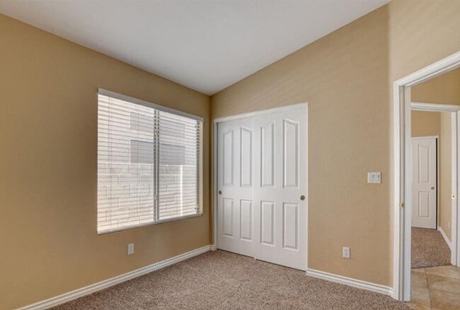 Building Photo - Single Story Gem!