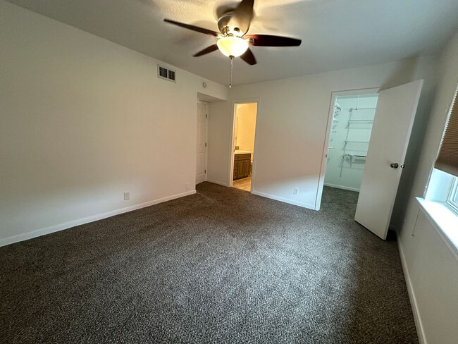 Building Photo - 3 Bedroom 2.5 Bath Townhome near Memorial ...