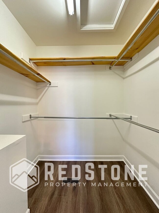 Building Photo - 2224 May Dr