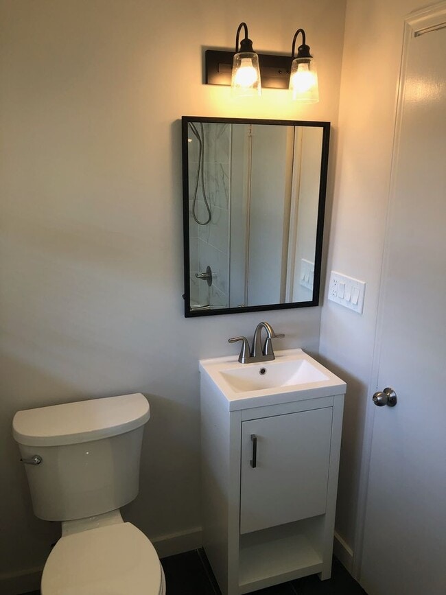 Building Photo - 4049 Norwood Dr