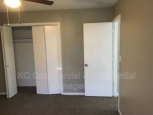 Building Photo - 208 W Meadow St