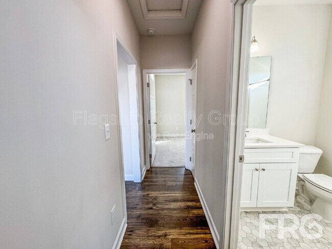 Building Photo - 101 Creeks Edge Dr