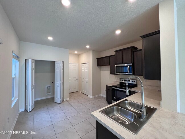 Building Photo - 12781 Veterans Ct