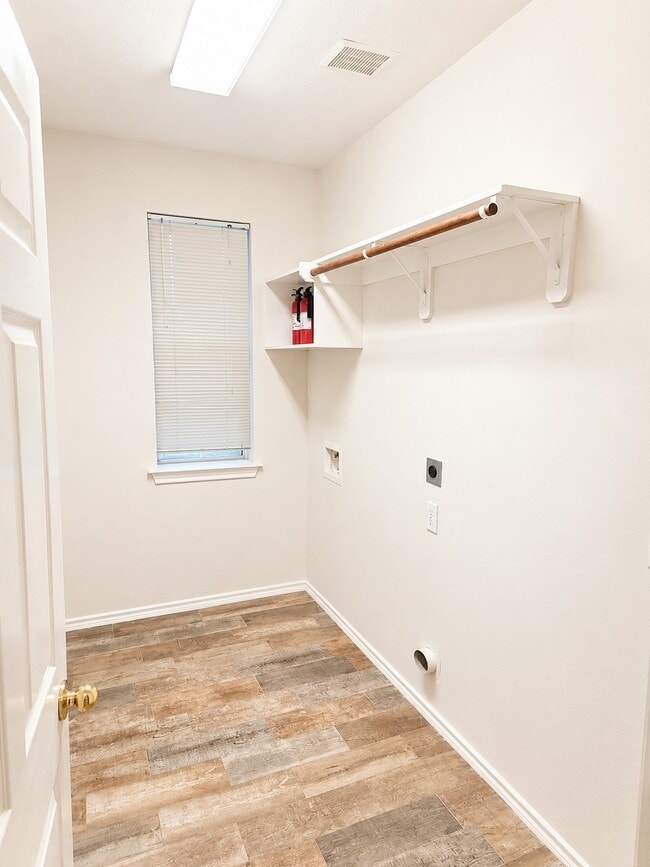 Building Photo - 2319 Ligustrum Flower Dr