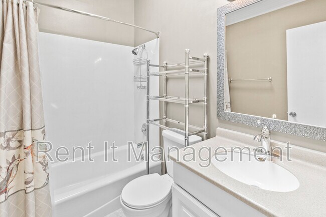 Building Photo - 15421 R St