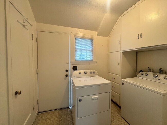 Building Photo - 2933 14th St