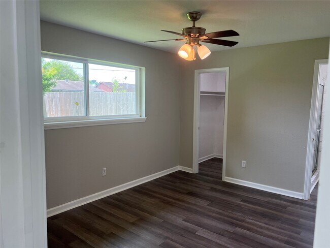 Building Photo - 4003 Brownstone Ln