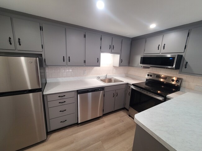 Building Photo - Azalea Court Apartments