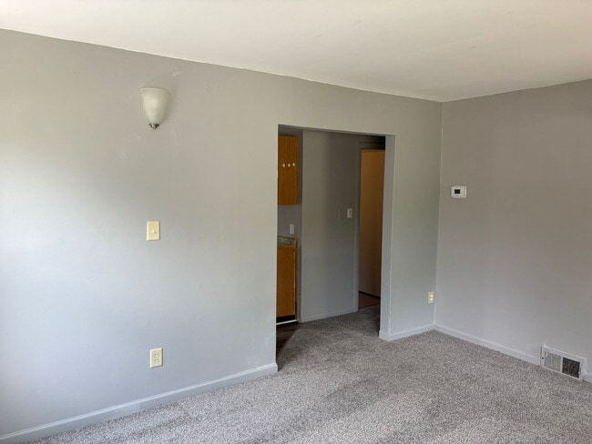 Building Photo - Cozy 2 Bedroom, 1 bath in Warren