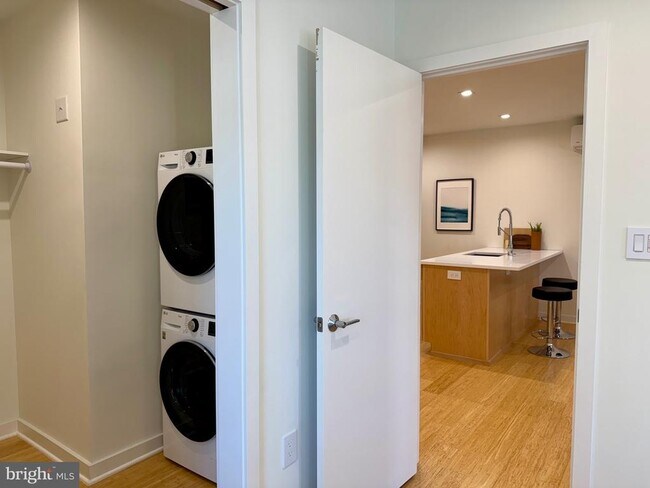 Building Photo - 1302 S 18th St