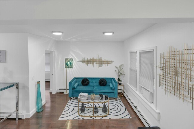 Building Photo - 196 2nd St