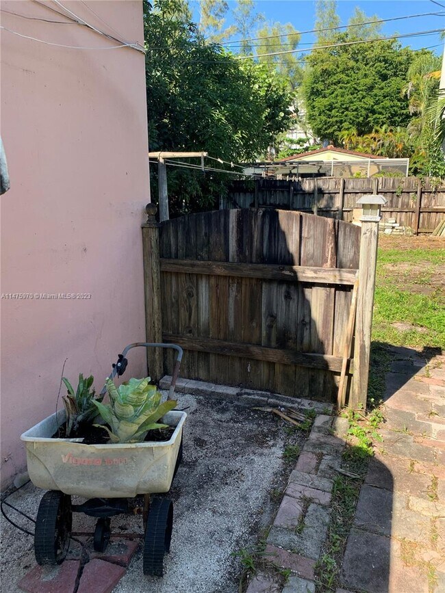 Building Photo - 1335 NE 182nd St