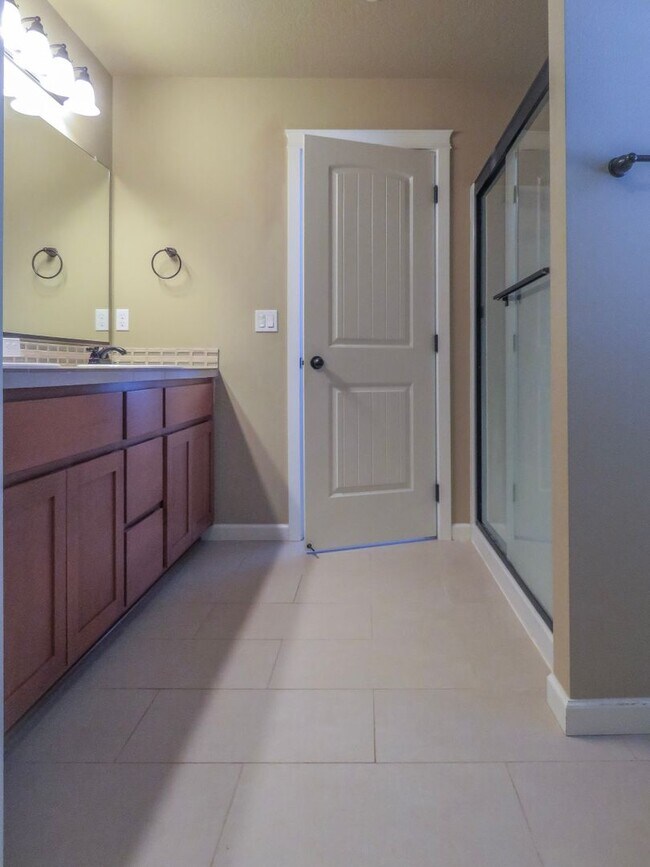 Building Photo - 3 Bedroom Corner lot Coming Soon in Carlton !