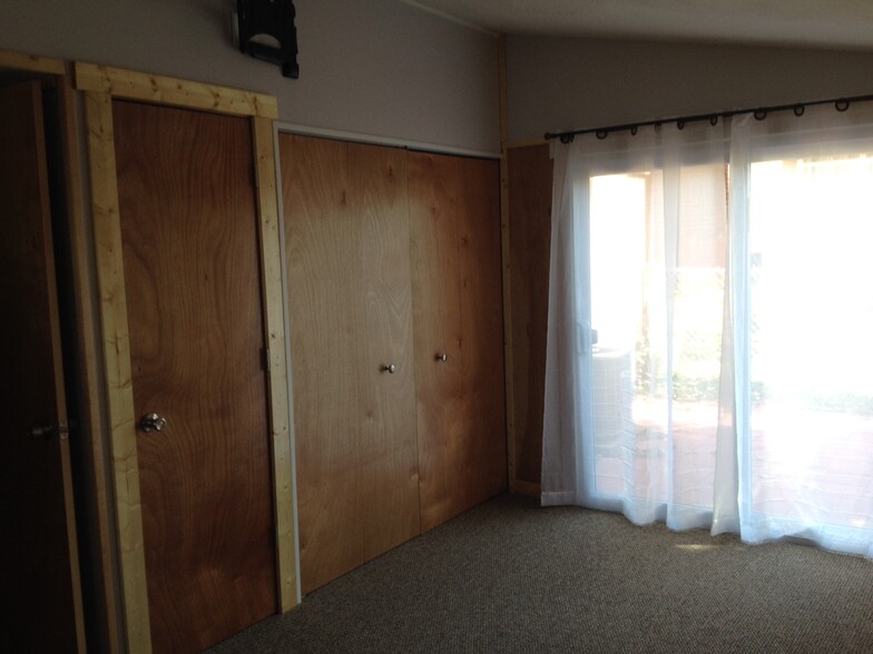 Bonus room w coat and clothes closets - 5230 Willock Rd E