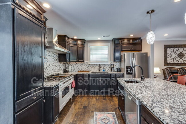 Building Photo - 1406 Lillian St