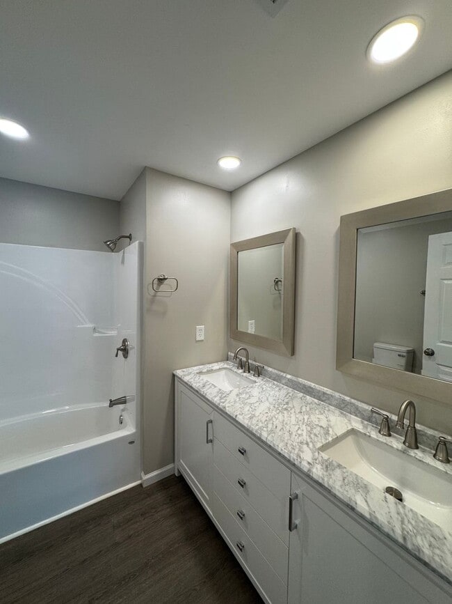 Building Photo - Modern 2025 New Construction