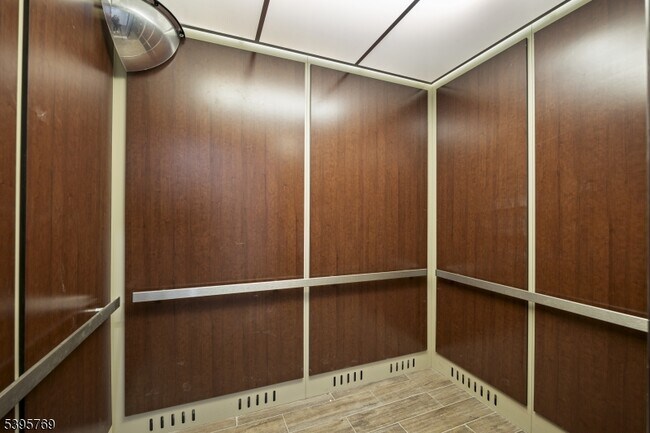 Building Photo - 176 Union Ave