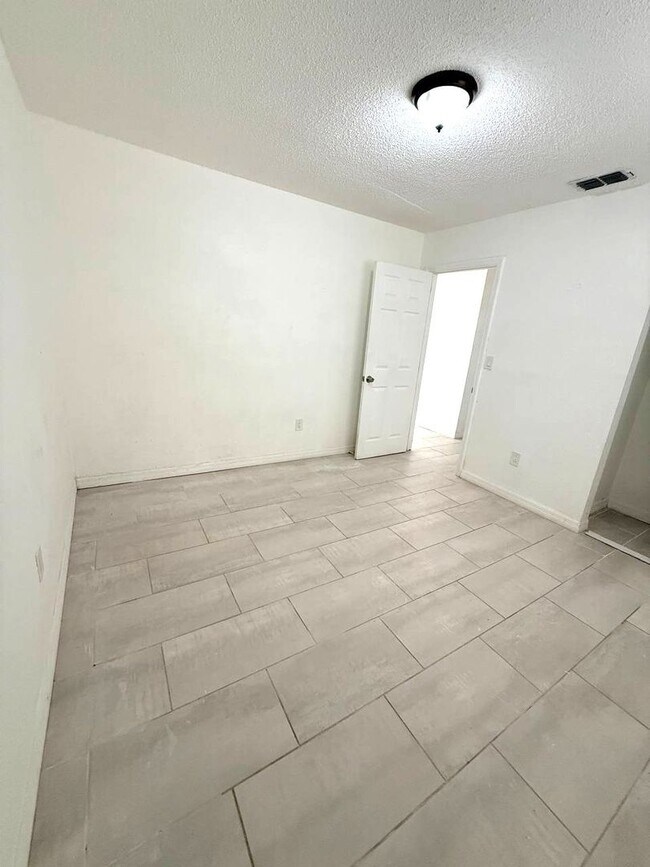 Building Photo - 2nd St