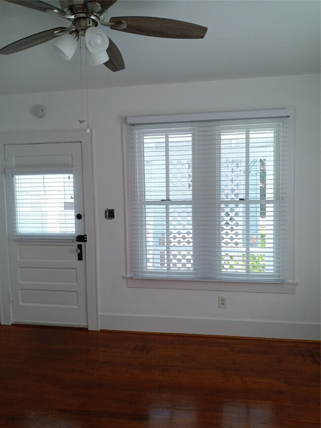 Primary Photo - 2924 Avenue P 1/2