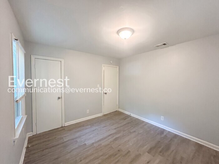 Building Photo - 386 Lindsey Dr SE
