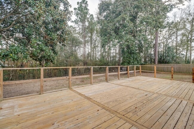 Building Photo - 15744 Parkwood Dr S