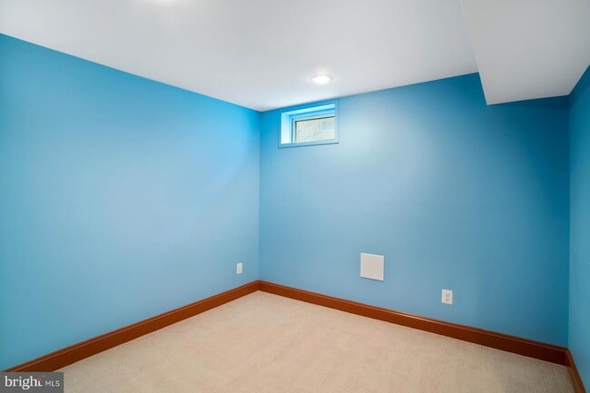 Building Photo - 43513 Lucketts Bridge Cir