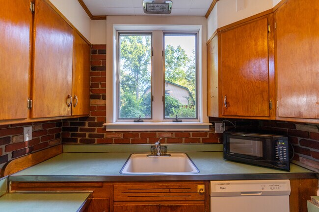 Building Photo - 418 E. Washington Blvd.