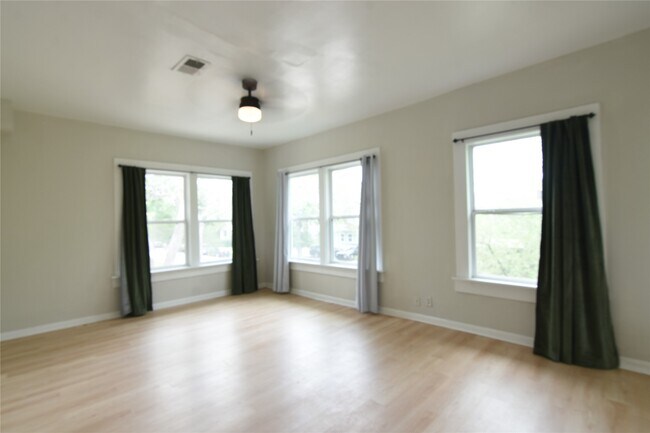 Building Photo - 615 Pacific St