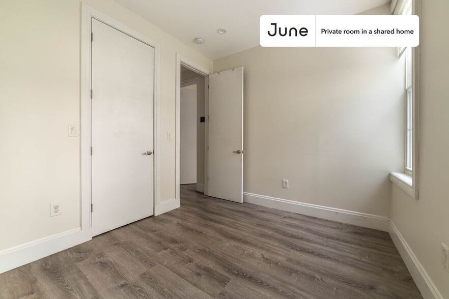 Building Photo - Room in Shared 2 bed/1 bath home