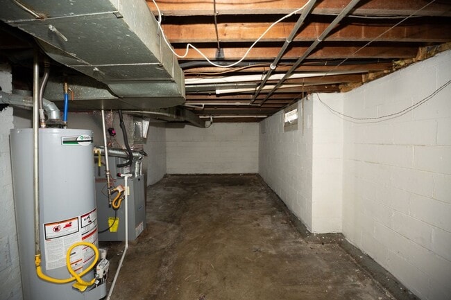 Building Photo - 2 Bed 1 Bath Home located in Warren Township