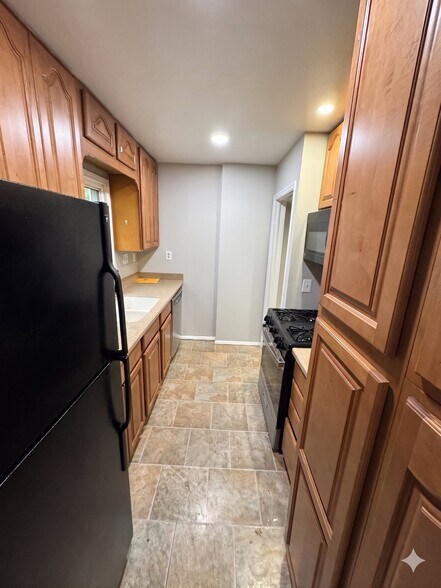 Building Photo - 26230 Briardale Ave