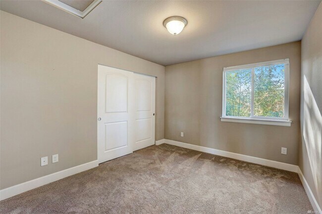 Building Photo - 4240 Overlook Ct