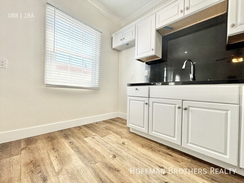 Building Photo - 1234 N Berendo St