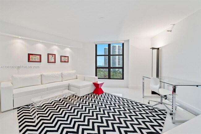 Building Photo - 3500 Mystic Pointe Dr