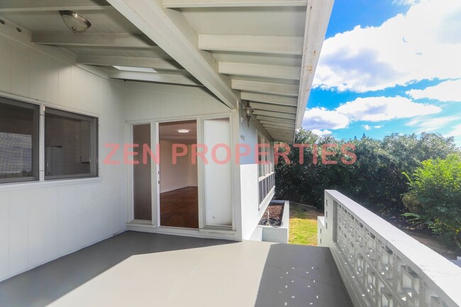 Building Photo - Lower Waialae Iki 3 Bedroom, 2 Bath Single...