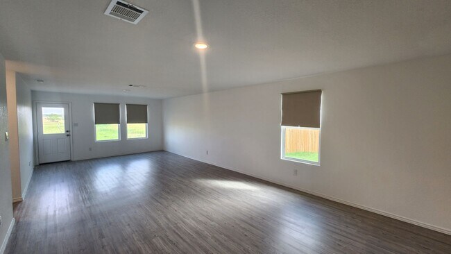Building Photo - 2815 Charpak Dr