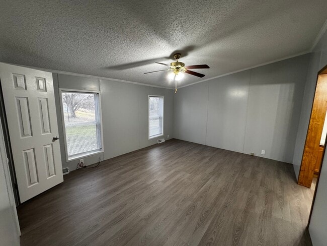 Building Photo - Very large yard great location a nice older doublewide Home