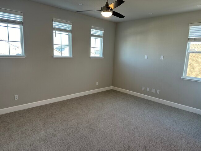 Building Photo - 3040 Vaughn Way