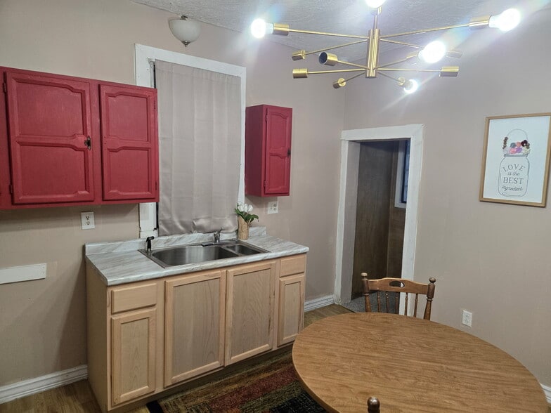 Building Photo - 1708 Moravia St