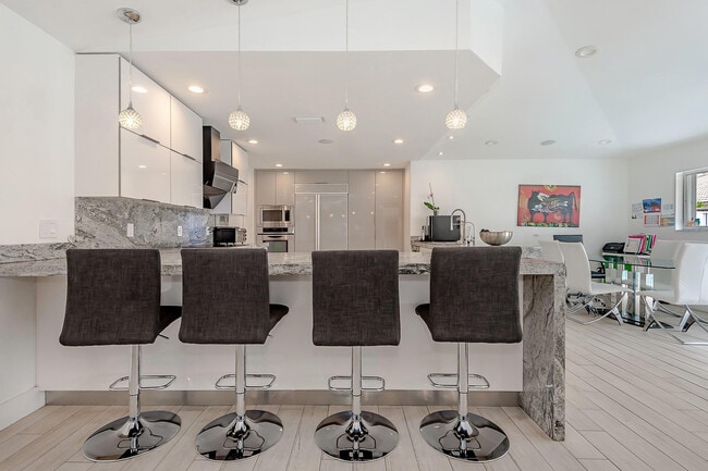 Building Photo - 16931 SW 5th Ct