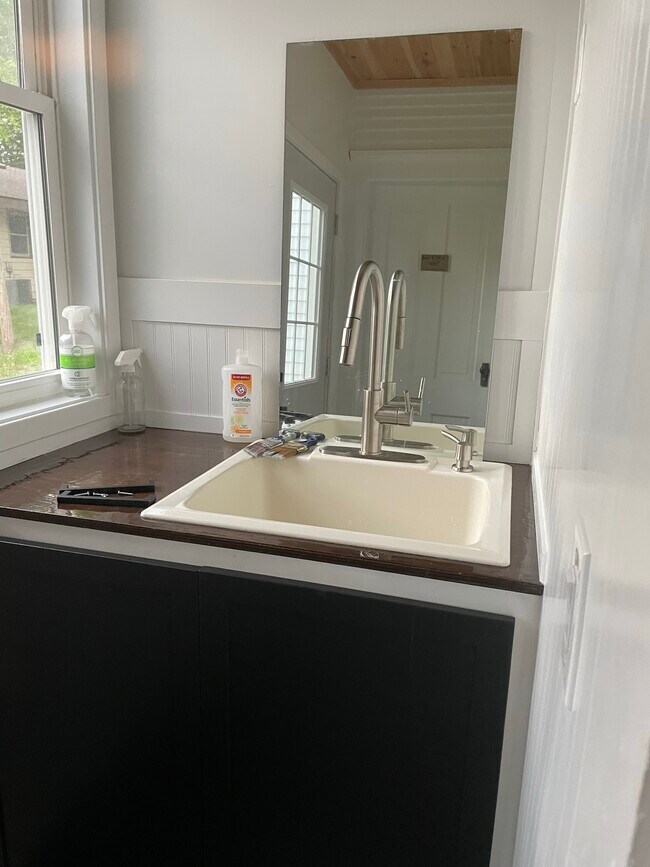 Wash Sink - 11 3rd Ave NW