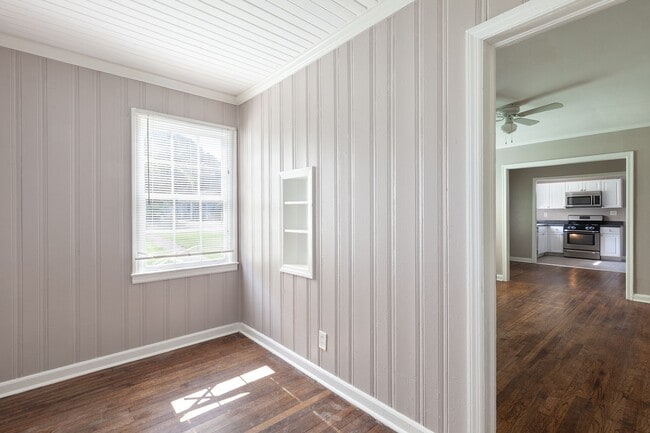 Building Photo - Charming Renovated Bungalow in Grove Park ...