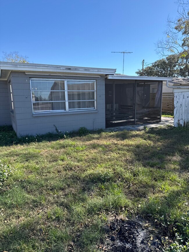 Building Photo - 3915 Winston Dr