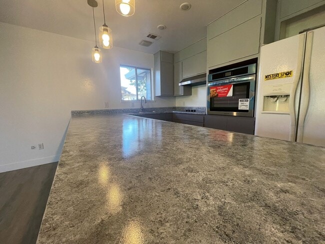 Building Photo - Updated Folsom Home Available September 5th