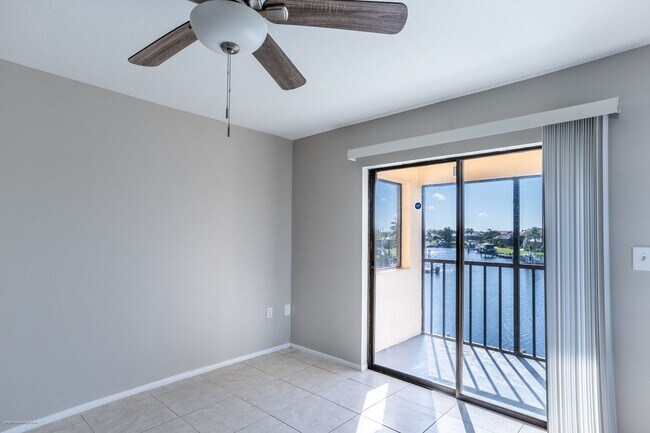 Building Photo - WATERFRONT- 2-BEDROOMS, 2-BATH- PUNTA GORD...