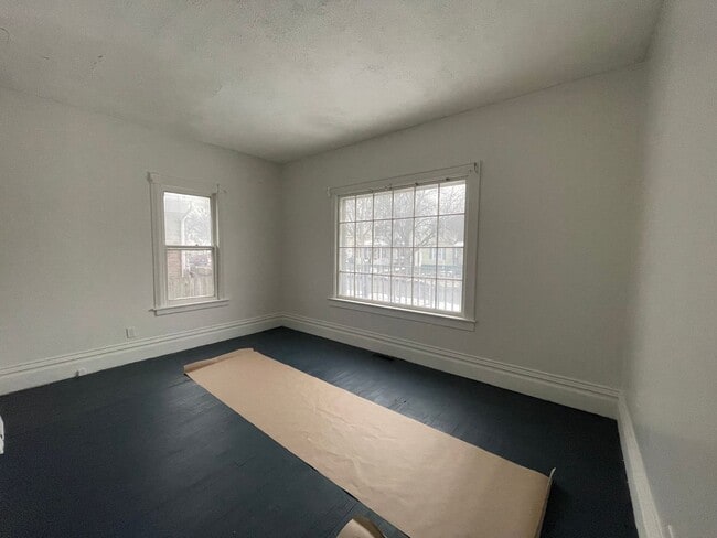 Building Photo - Three Bedroom Home in Kalamazoo