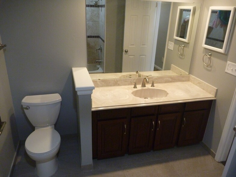 Full Bath upstairs - 4871 W 98th Ave