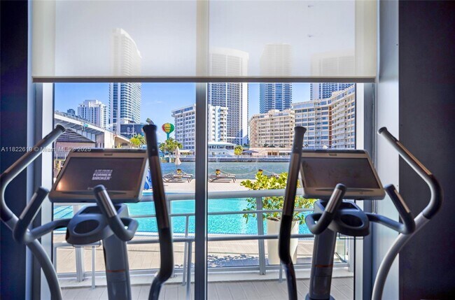 Building Photo - 2600 E Hallandale Beach Blvd