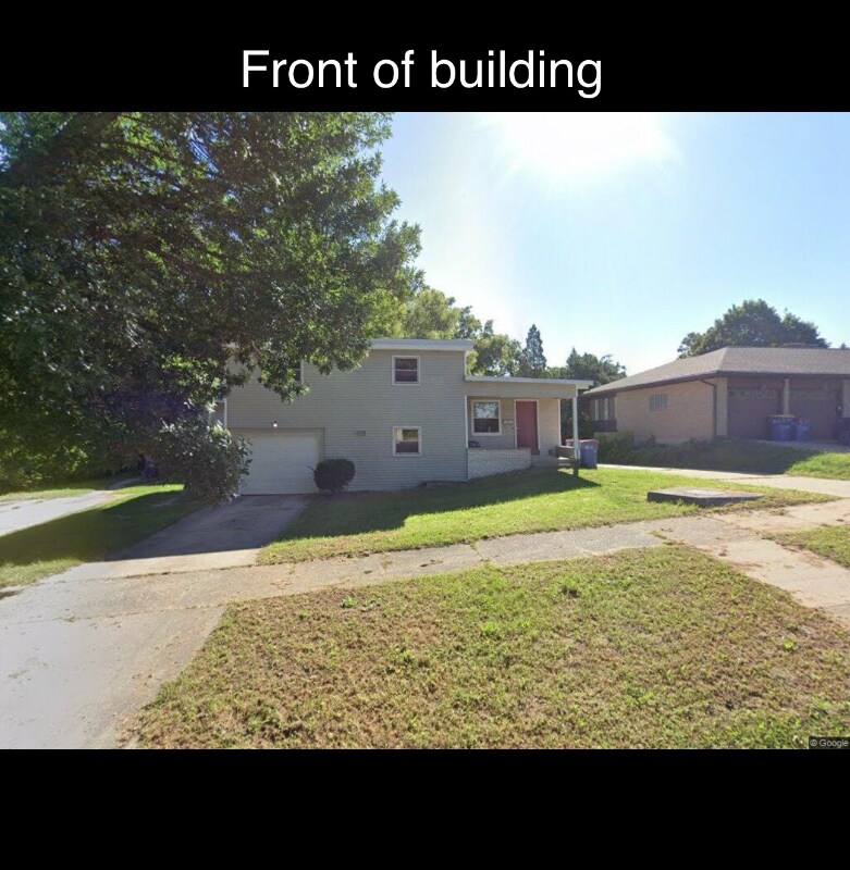 Building Photo - 850 Houseman Ave NE